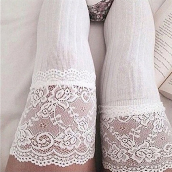 Accessories - 🎉NOOFFERS🎉White thigh high cable knit lace